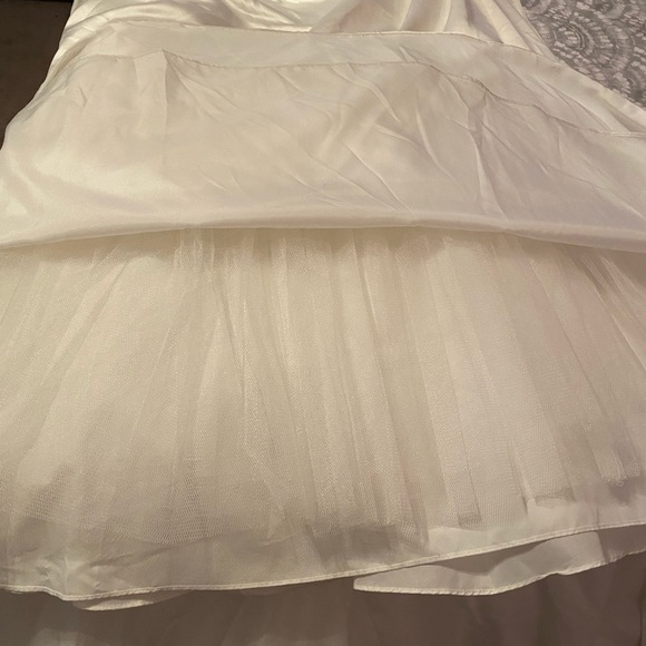NWOT DAVID’S BRIDAL WEDDING DRESS, Ivory in color says size 12. - Picture 8 of 16